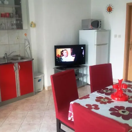 In Rogoznica With Terrace, Air Condition, Wifi, Washing Machine شقة روغوزنيكا