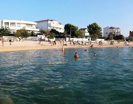 In Rogoznica With Terrace, Air Condition, Wifi, Washing Machine شقة روغوزنيكا